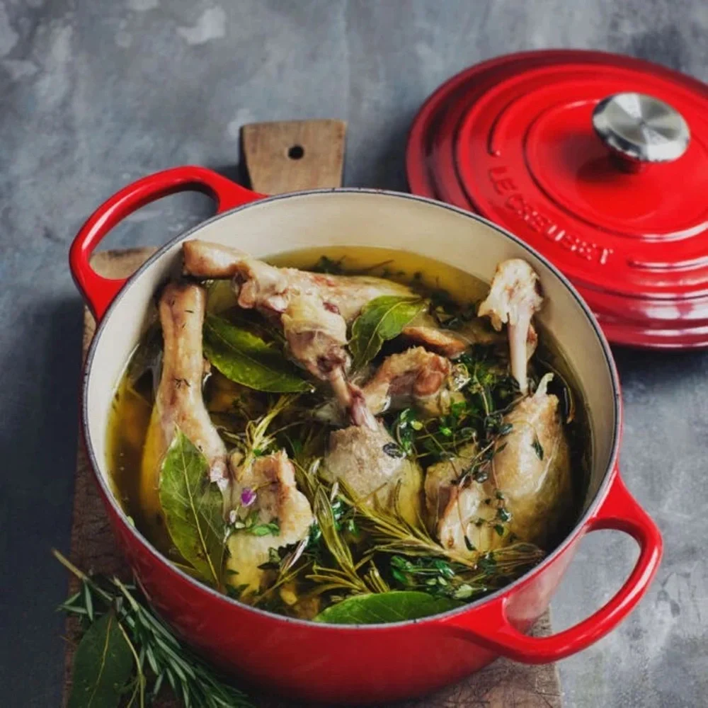NEW LE CREUSET 5.5 QT Signature Round Dutch Oven Cast Iron Casserole Red